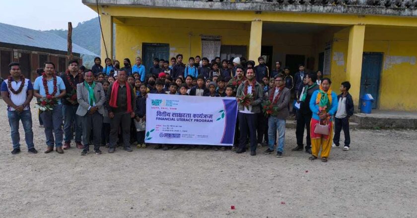 विद्यालयमै पुगेर नेपाल बैंक दाङ शाखाको बित्तीय साक्षरता कार्यक्रम