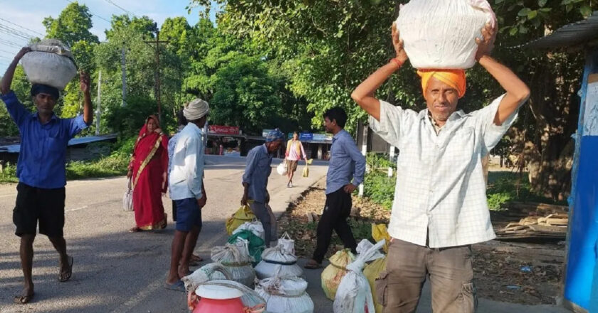 दाङमा दही बिक्रीबाट आम्दानी गर्ने किसानहरू